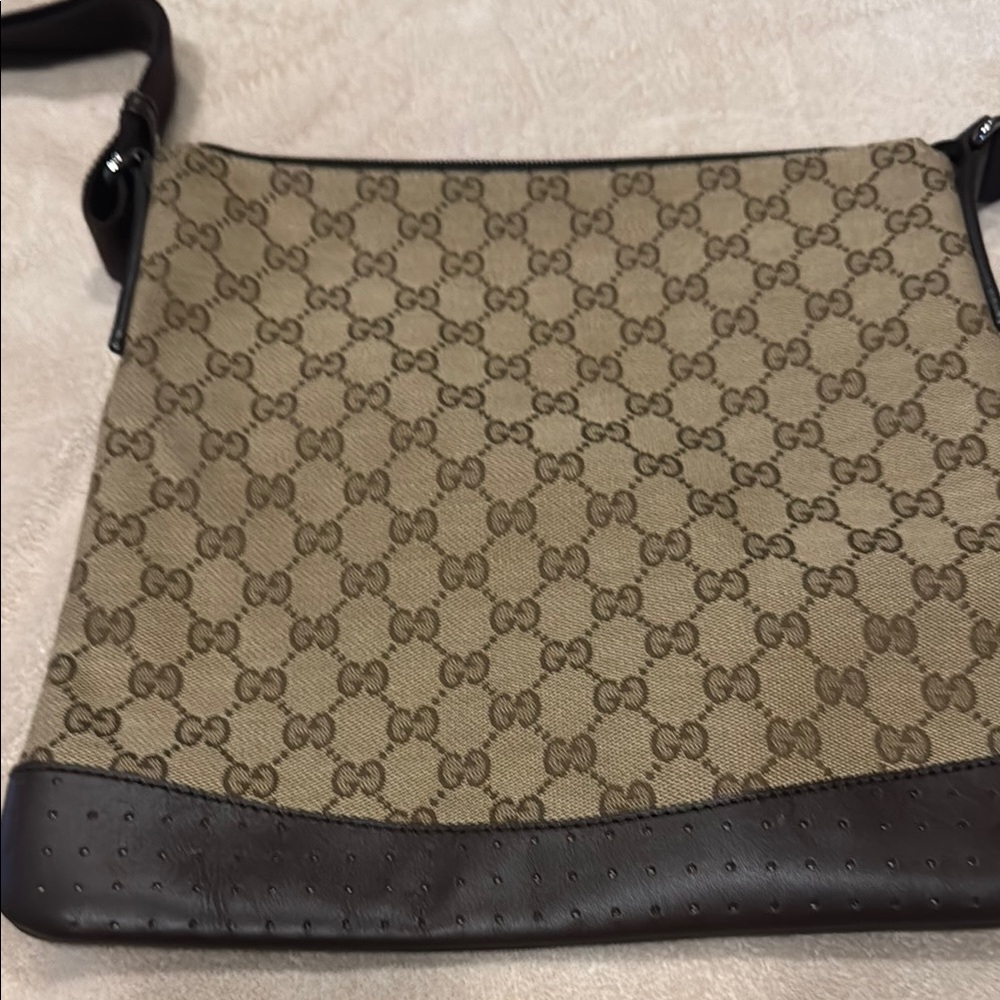 Gucci Brown Monogram Men's Bag - Picture 4 of 9
